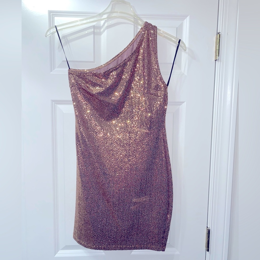 Lovely Day Metallic look Mini dress in size LG. Stretchy Fabric
